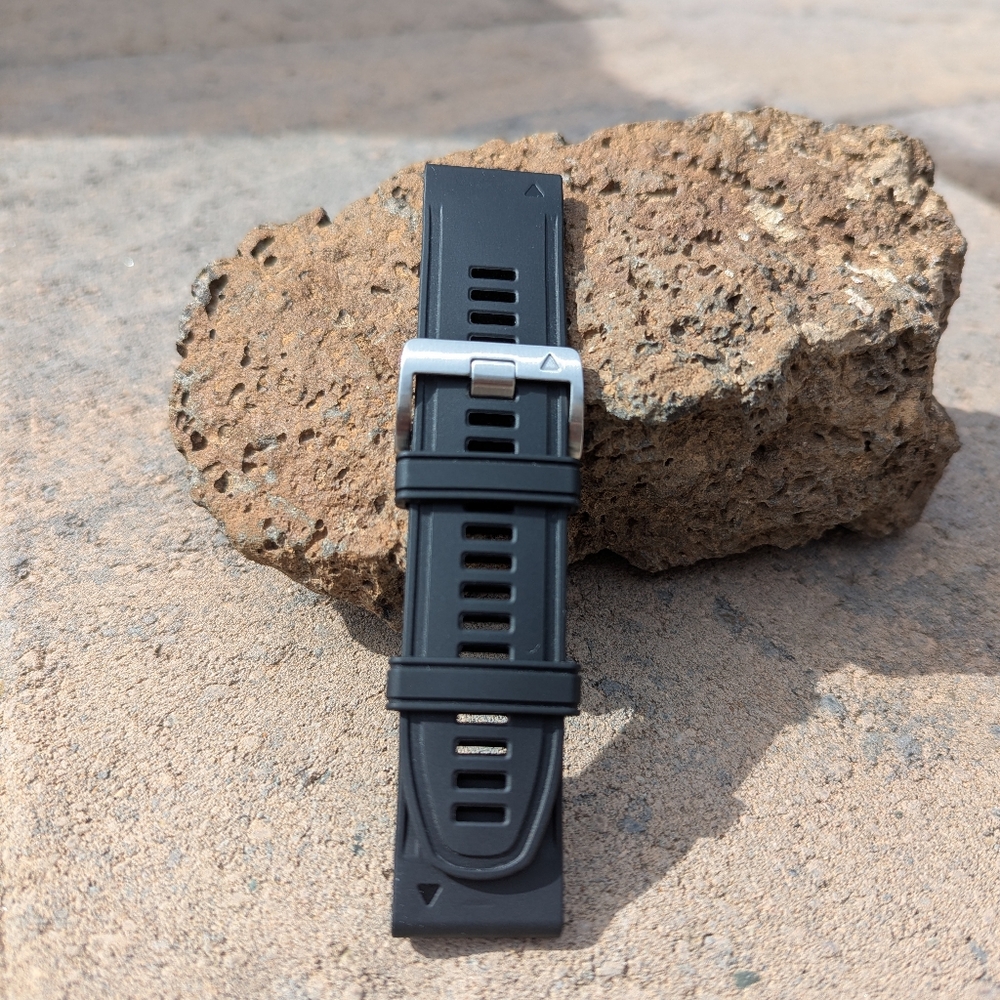 Garmin QuickFit 26 Watch Band Black/Stainless NWOB